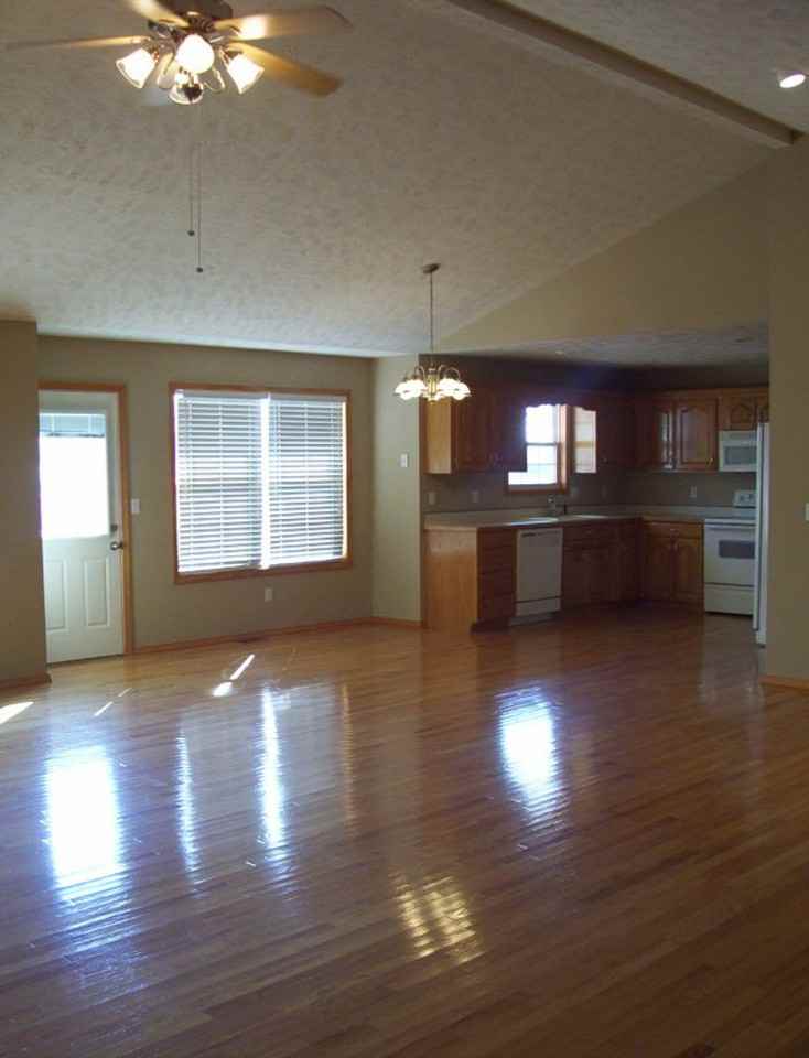 204 W Wilson St - Photo 3 of 11