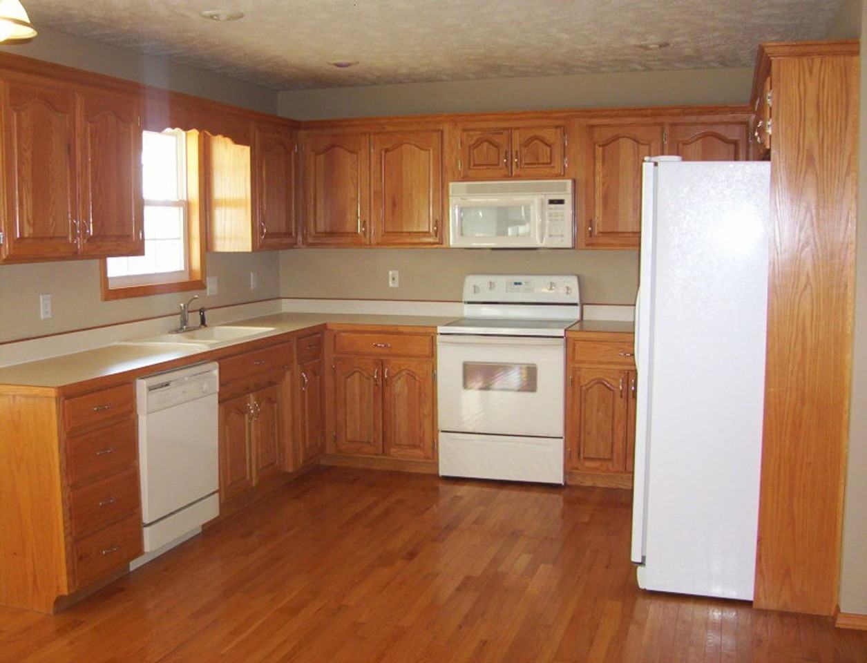 204 W Wilson St - Photo 5 of 11