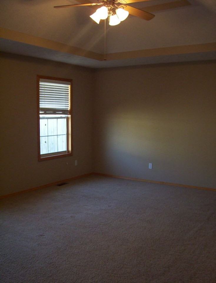 204 W Wilson St - Photo 6 of 11