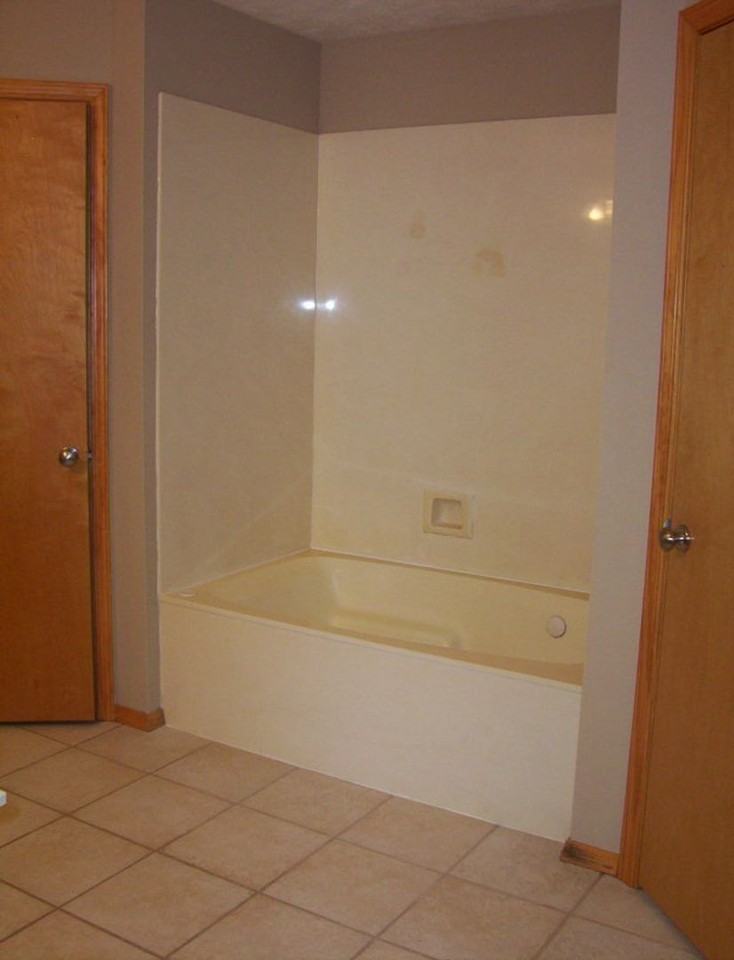204 W Wilson St - Photo 7 of 11