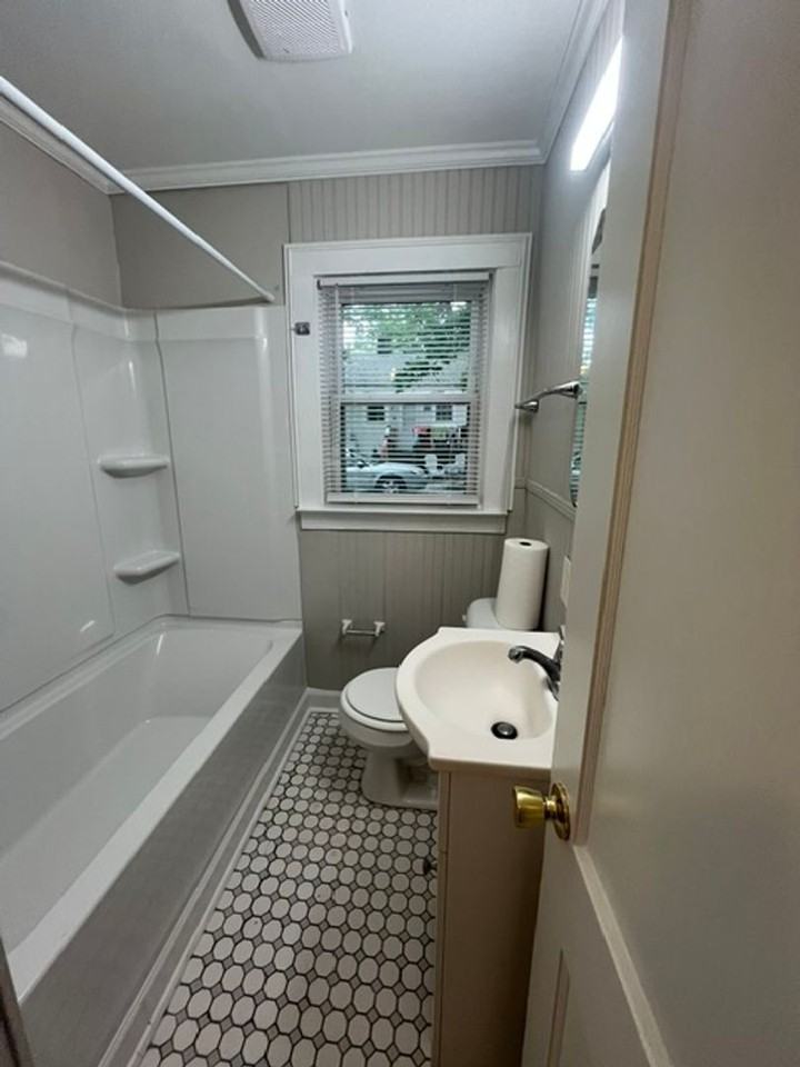 1410 Grove St - Photo 7 of 14