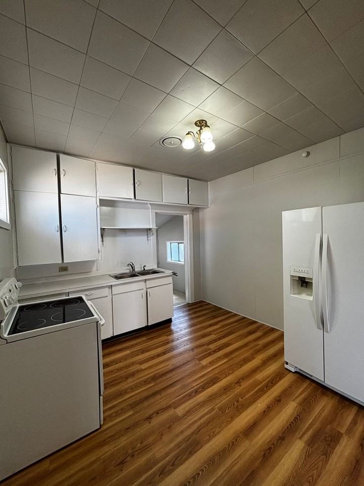 1246 N Main St - Photo 4 of 10
