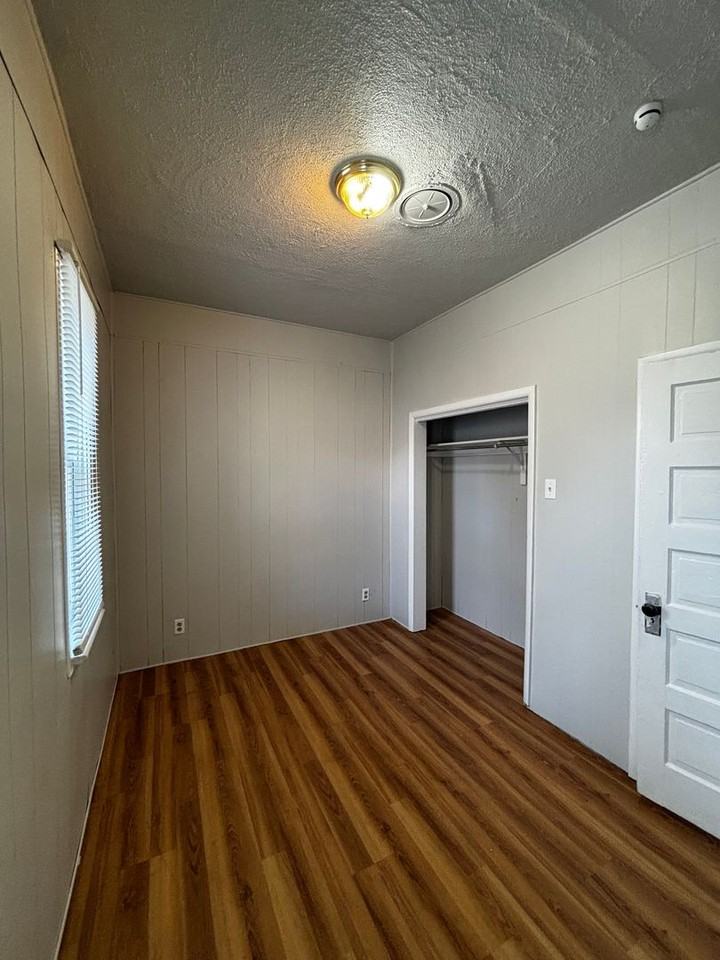 1246 N Main St - Photo 7 of 10