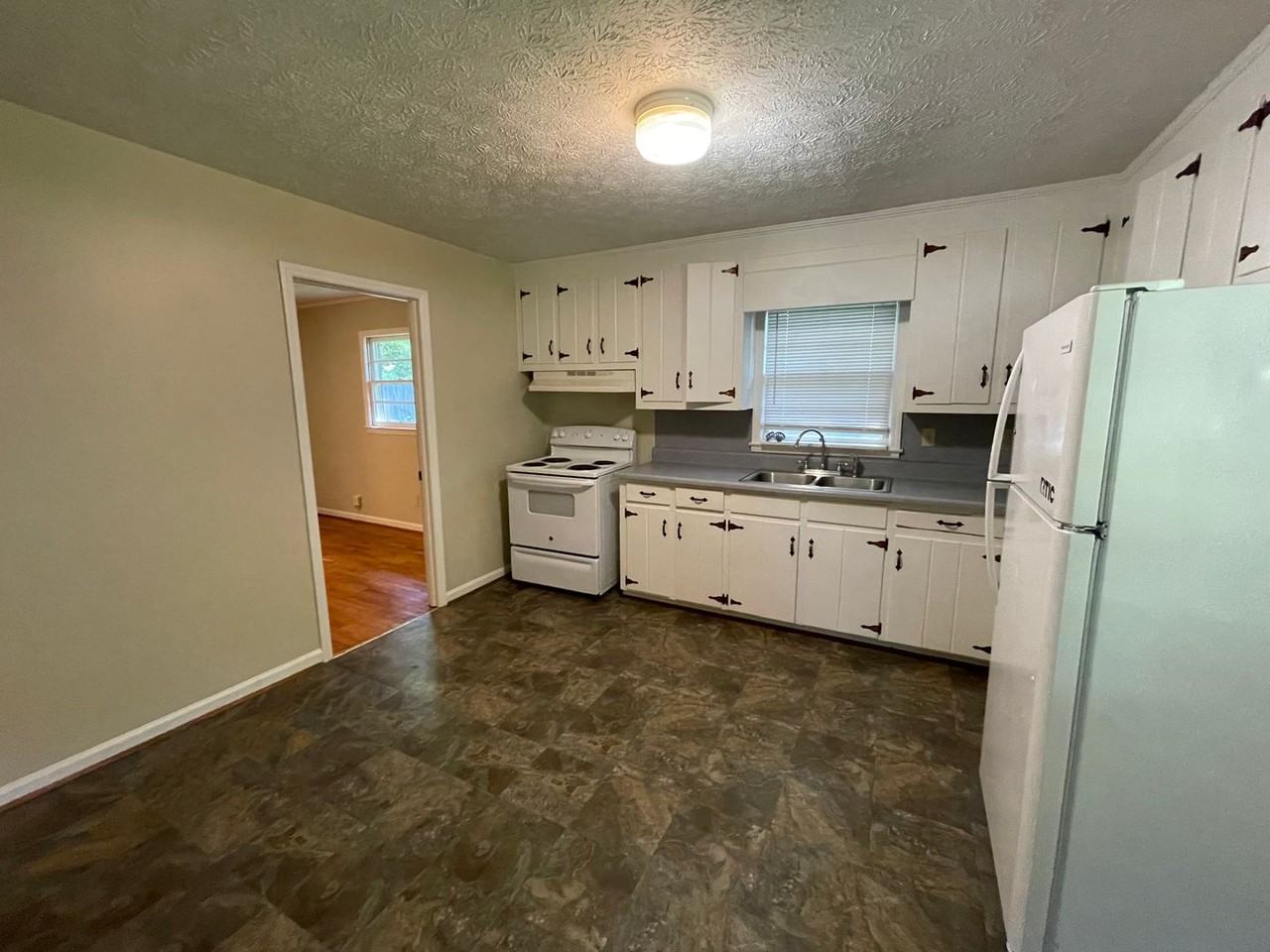 318 Garden Ave Se - Photo 5 of 20