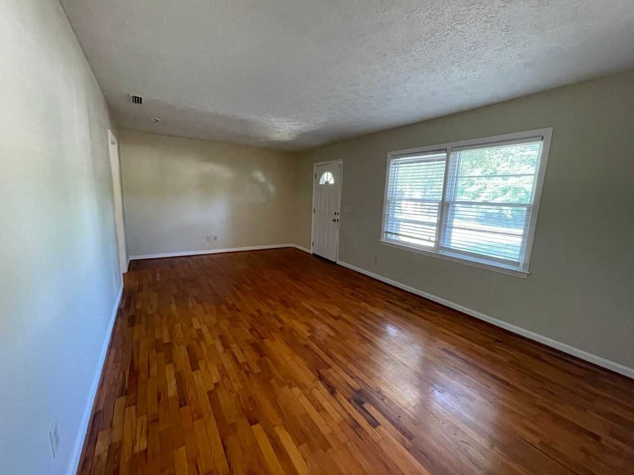 318 Garden Ave Se - Photo 6 of 20