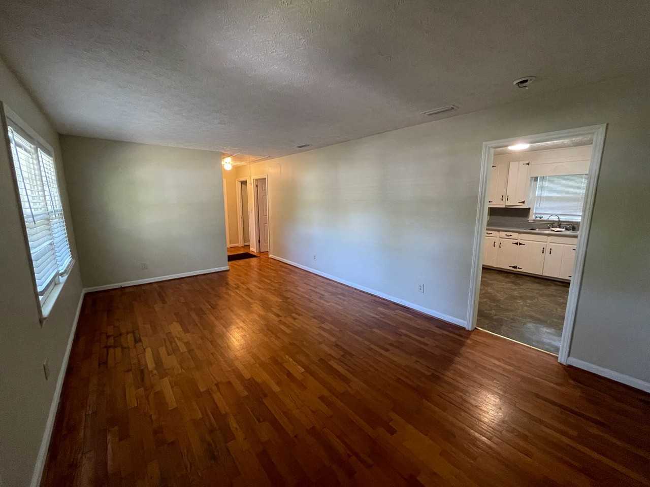 318 Garden Ave Se - Photo 7 of 20