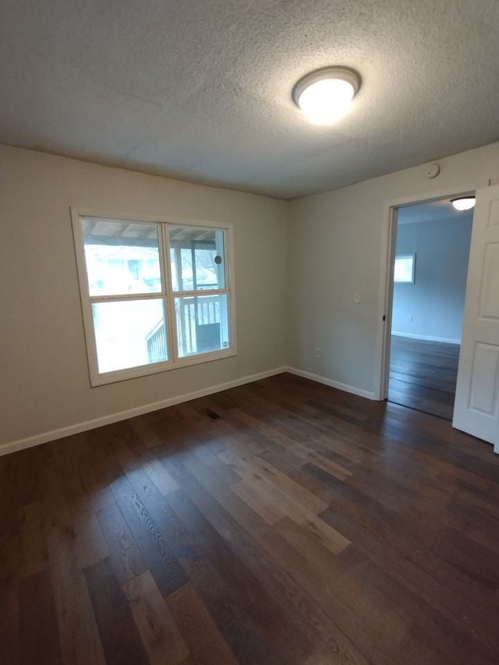659 S Washington St - Photo 3 of 9