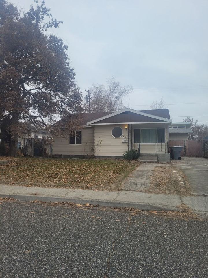 1305 Sanford Ave
