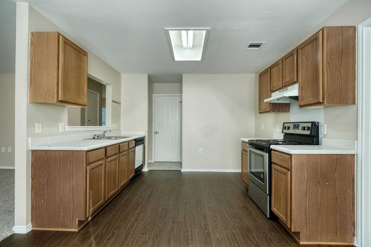 7537 Redrick Dr - Photo 5 of 15