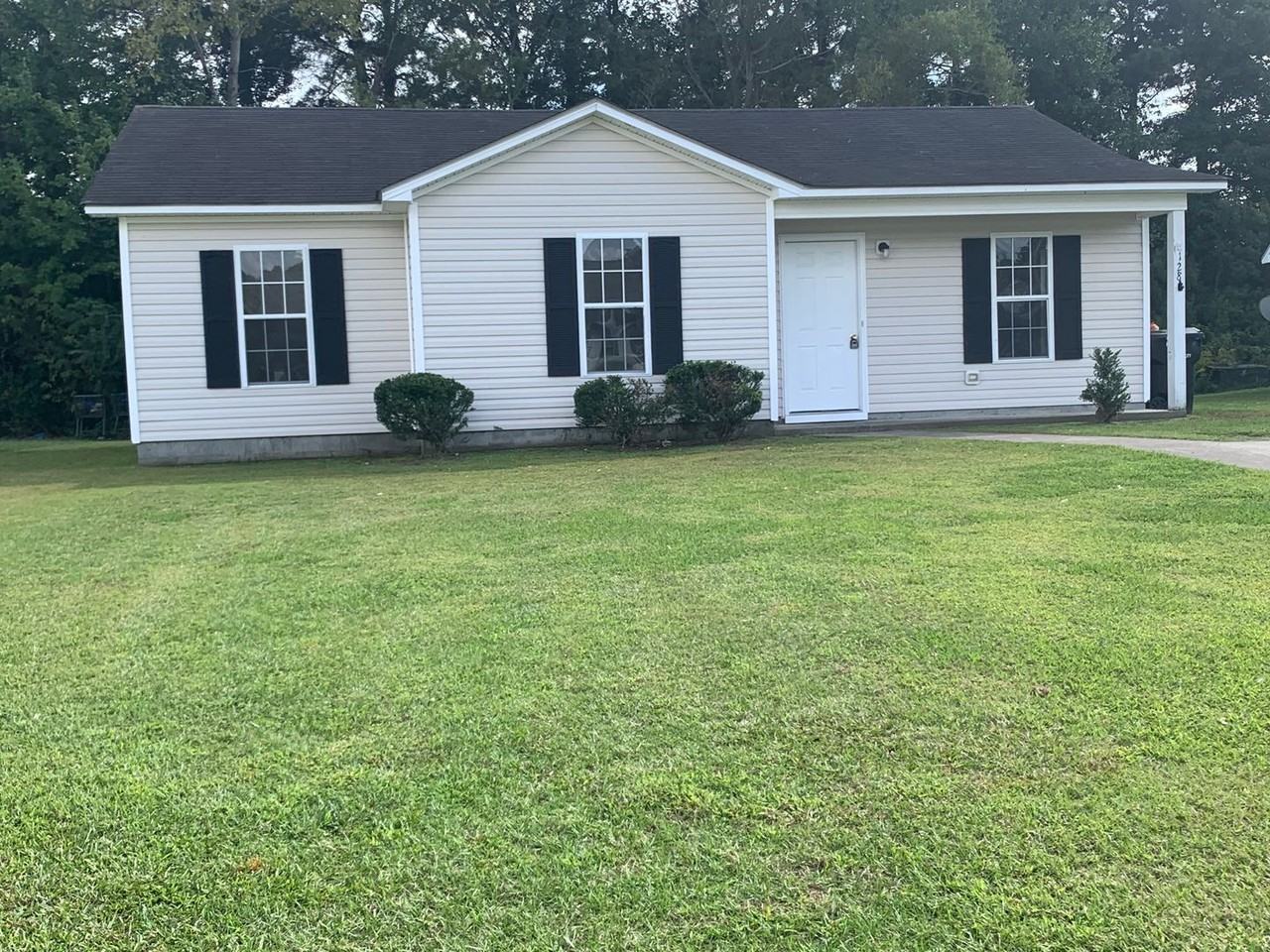 128 Sutton Dr - Photo 2 of 17
