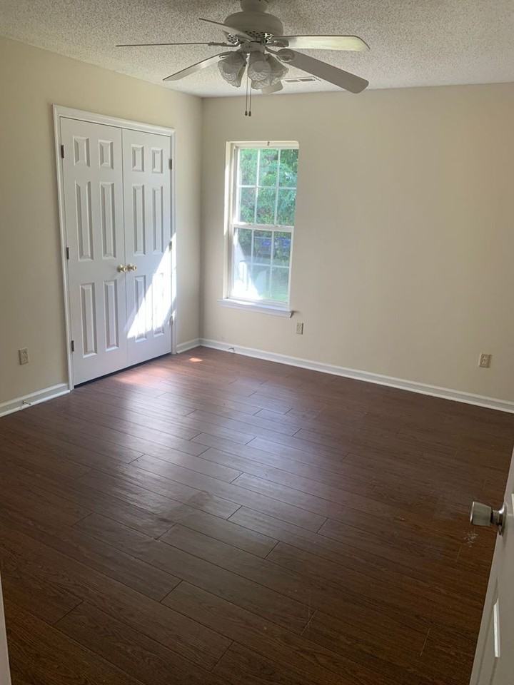 128 Sutton Dr - Photo 3 of 17