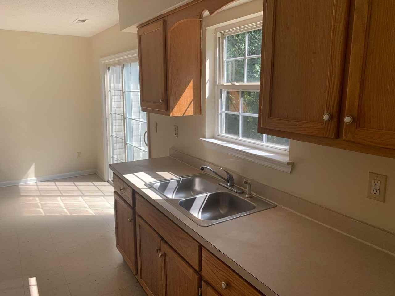 128 Sutton Dr - Photo 5 of 17