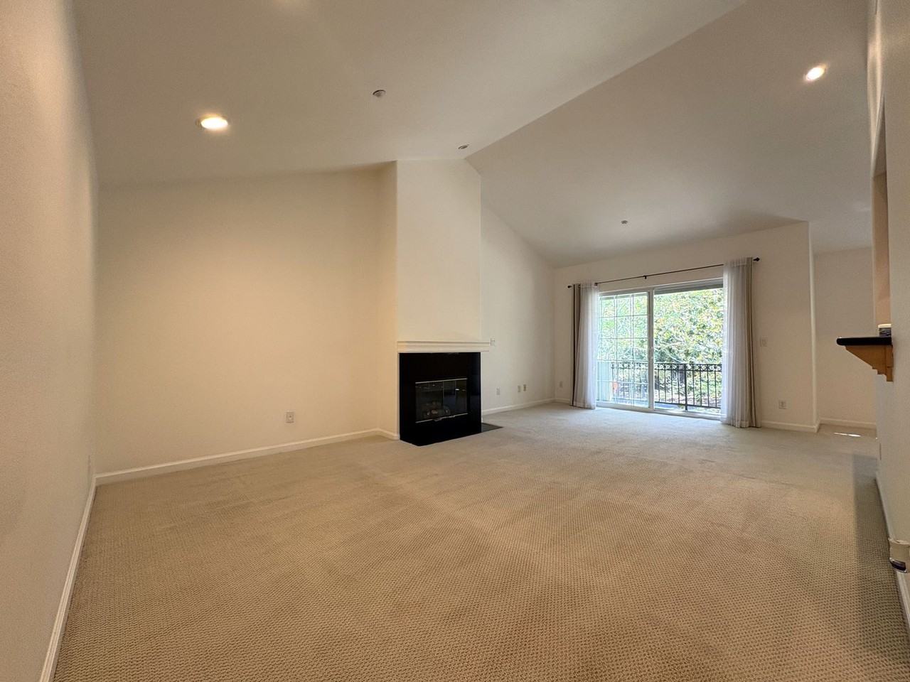 20 Willow Rd #34 - Photo 2 of 20