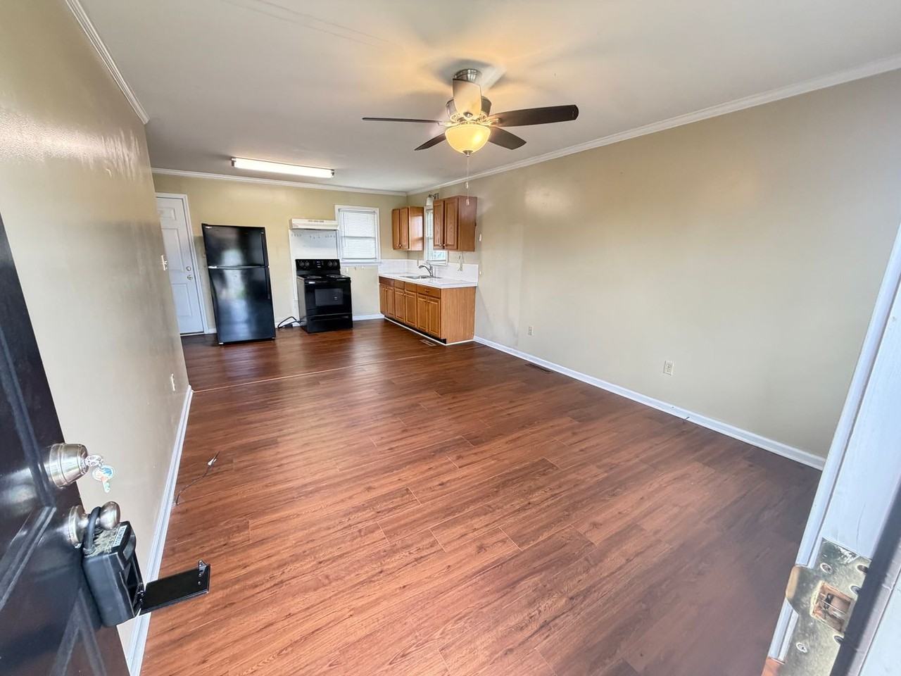 231 S Central Ave - Photo 2 of 9