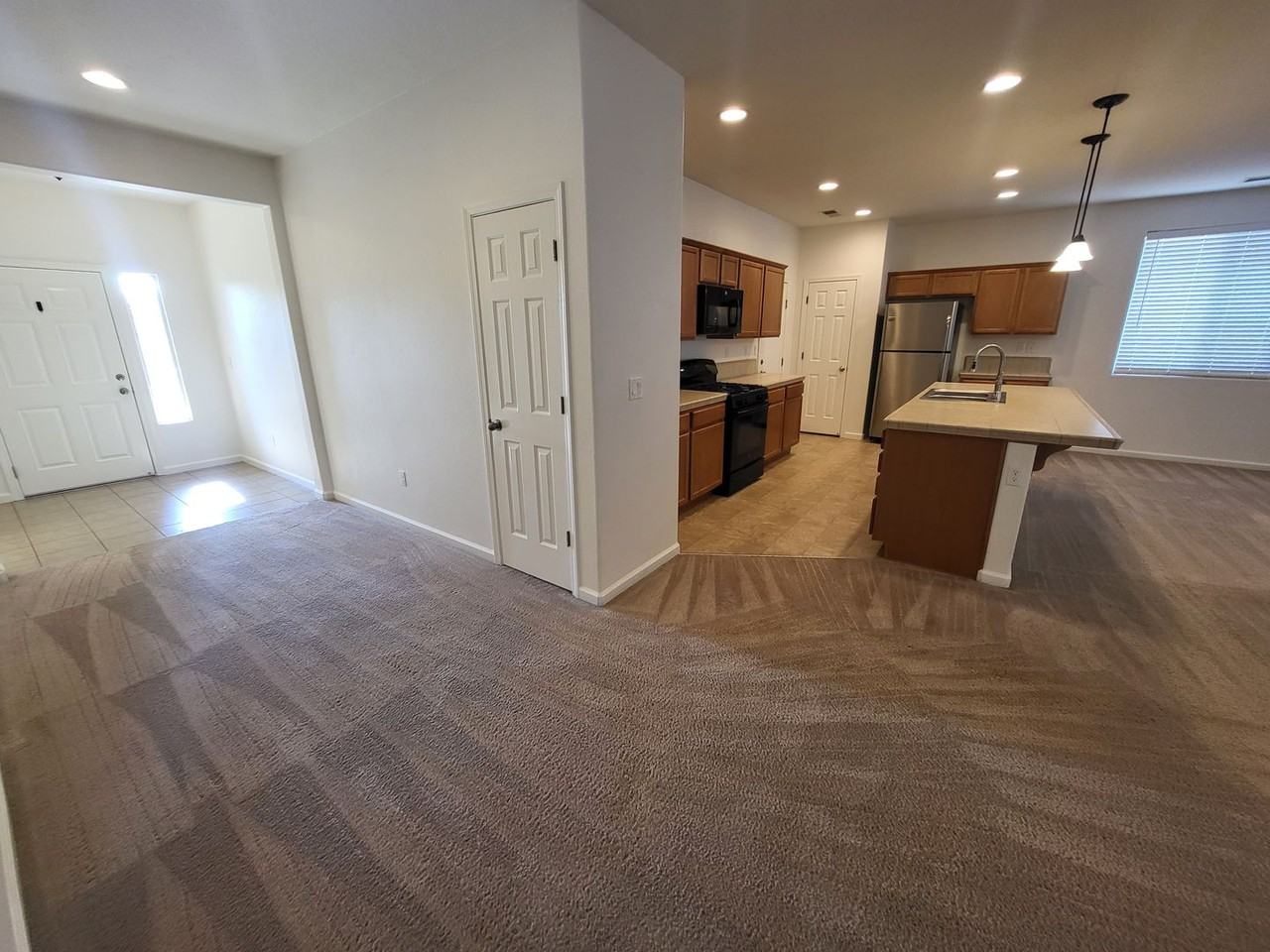 141 Catlin St - Photo 2 of 12