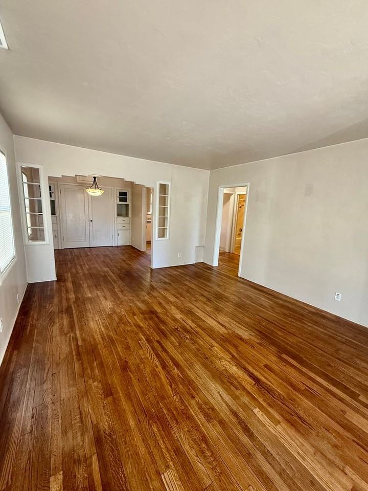 935 W Oak St - Photo 4 of 14