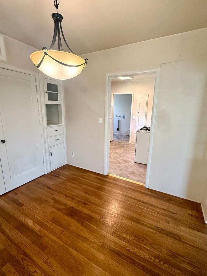 935 W Oak St - Photo 6 of 14