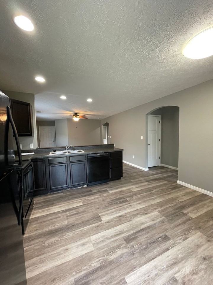 1329 Sourgum Ln - Photo 3 of 19