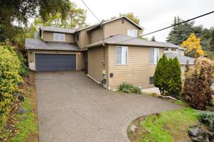 featured image of 2118 Ne 54th St