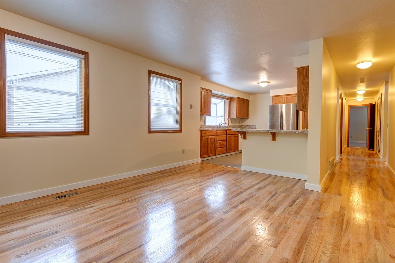 2118 Ne 54th St - Photo 3 of 18