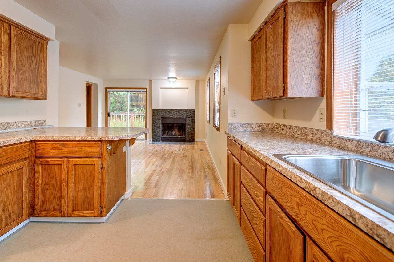 2118 Ne 54th St - Photo 4 of 18