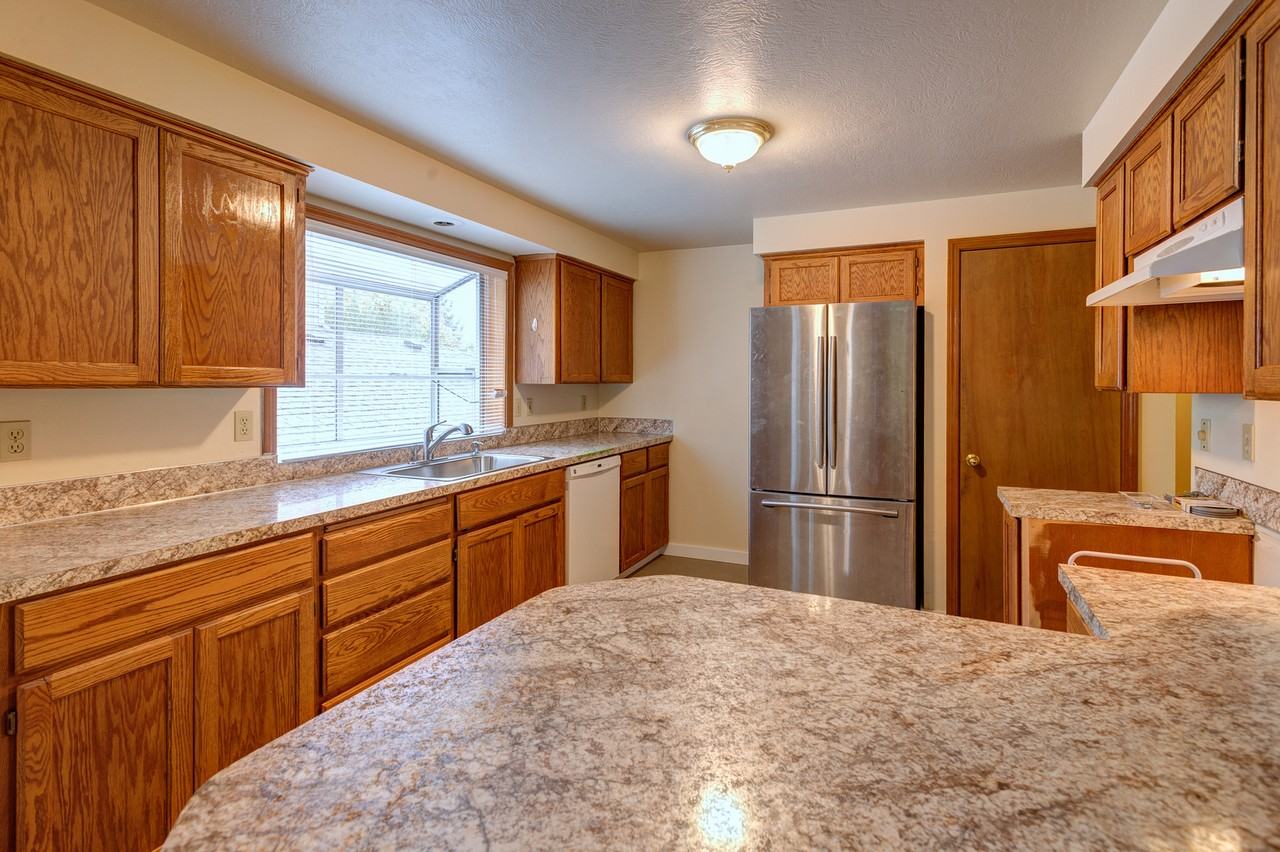 2118 Ne 54th St - Photo 5 of 18