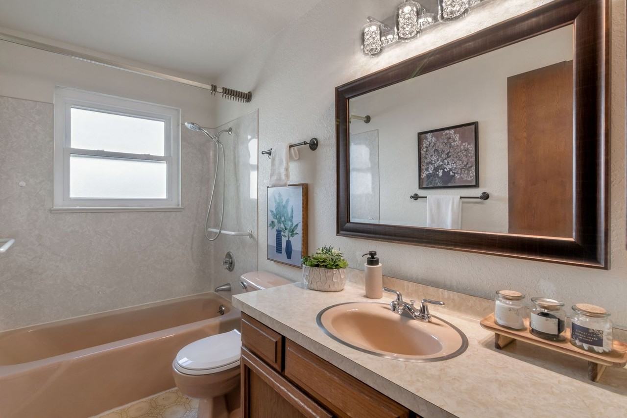 1722 Nw 58th St #3 - Photo 2 of 9