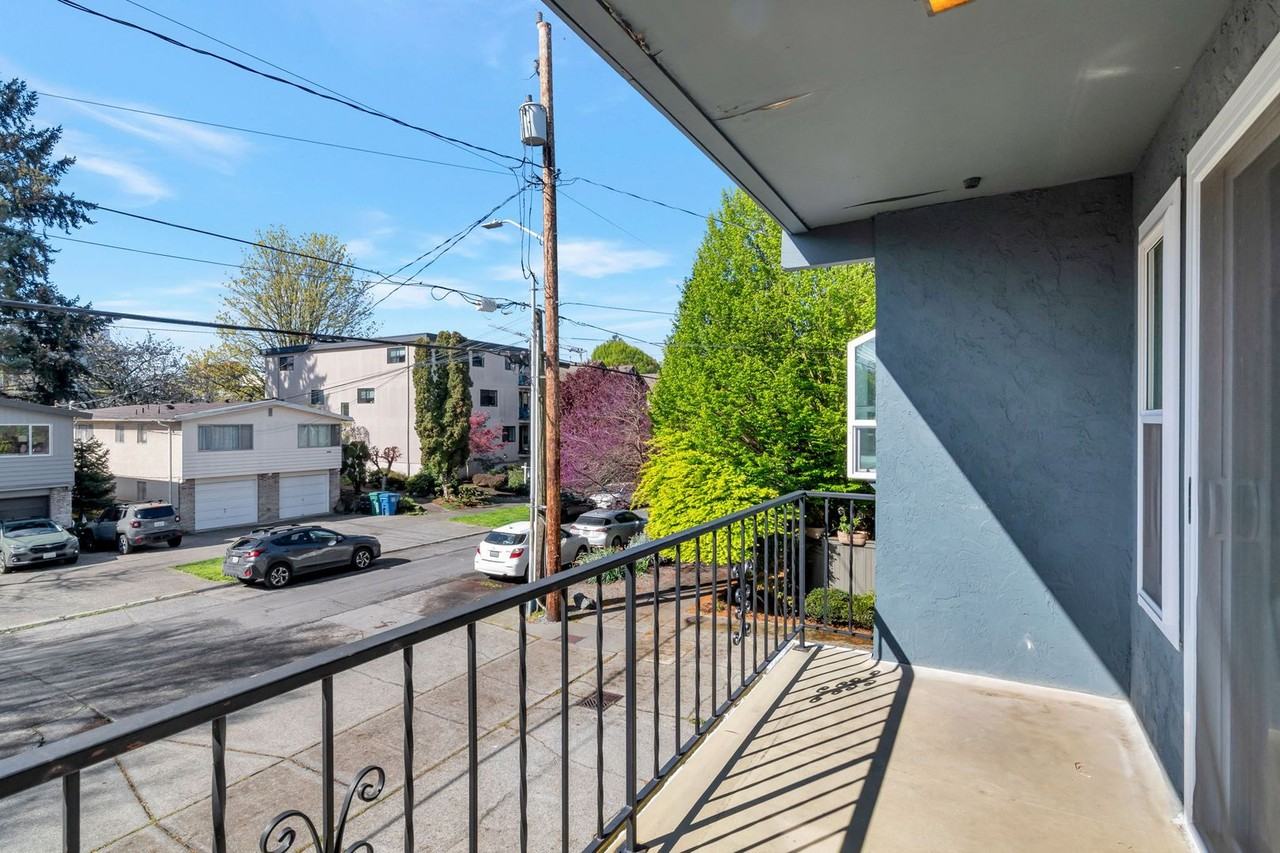 1722 Nw 58th St #3 - Photo 4 of 9