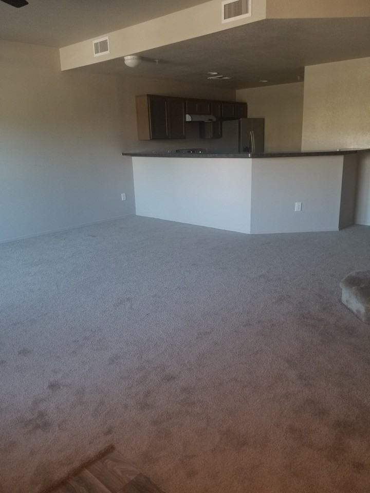 2238 S 37th Dr Bldg 21 #C - Photo 2 of 8