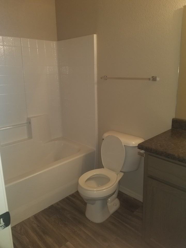 2238 S 37th Dr Bldg 21 #C - Photo 7 of 8