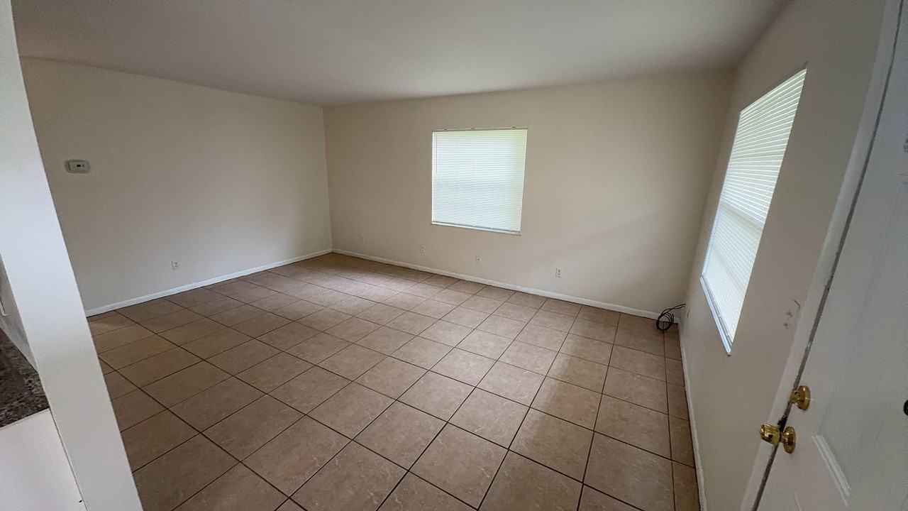 4734 20th St - Photo 3 of 32