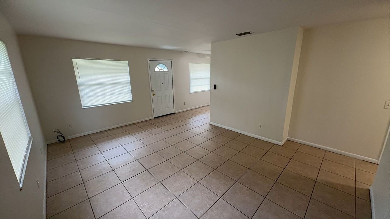 4734 20th St - Photo 4 of 32