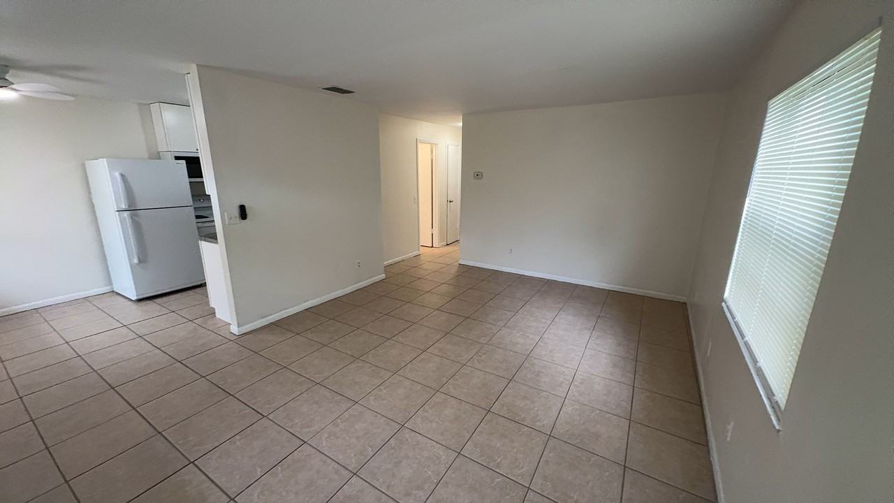 4734 20th St - Photo 5 of 32