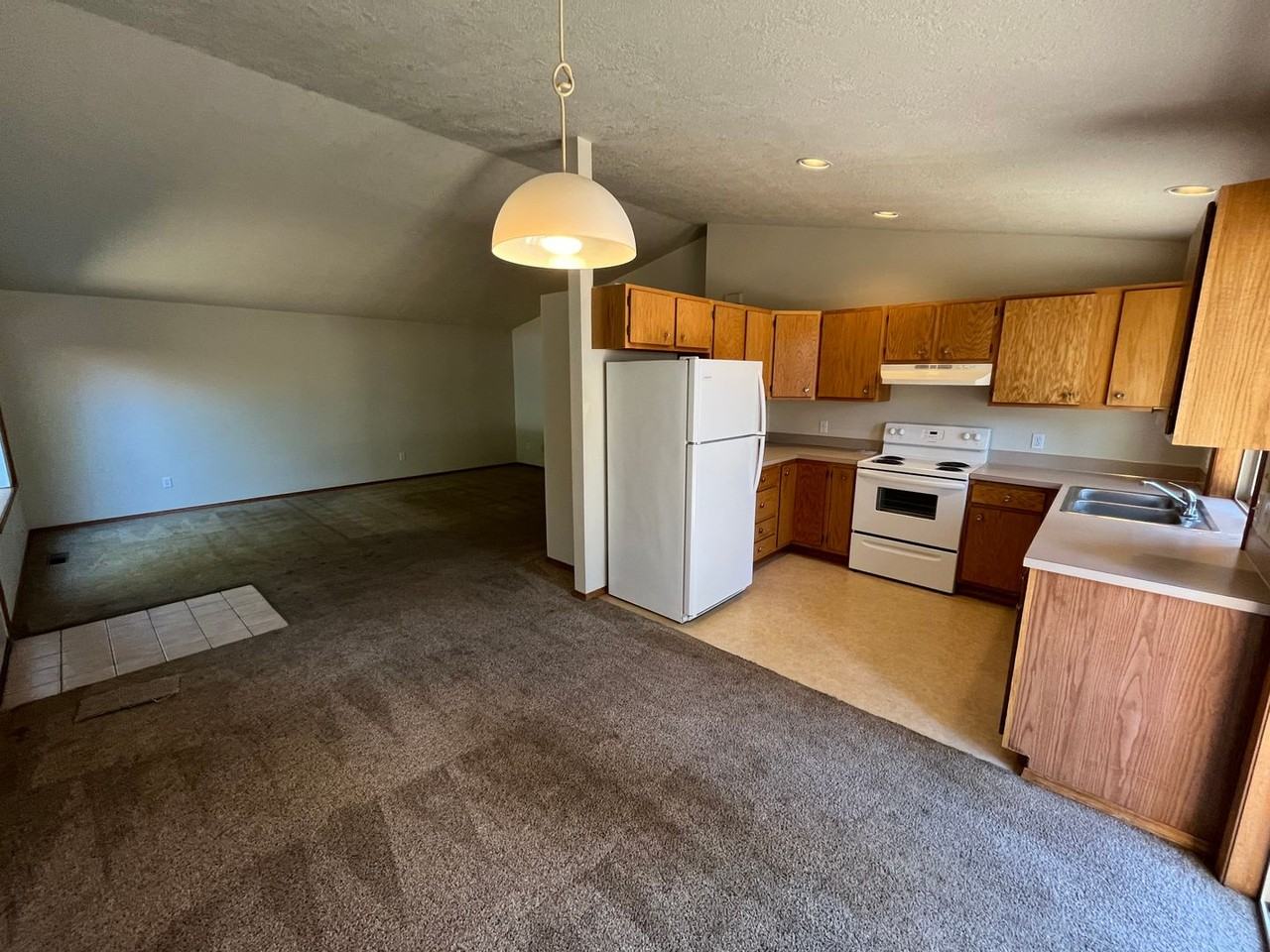565 Ne Norton Ave - Photo 3 of 14