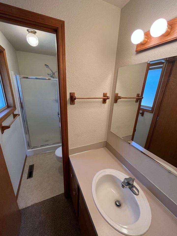 565 Ne Norton Ave - Photo 6 of 14