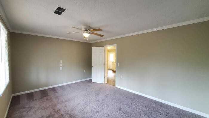 180 N Burson Ave - Photo 7 of 45