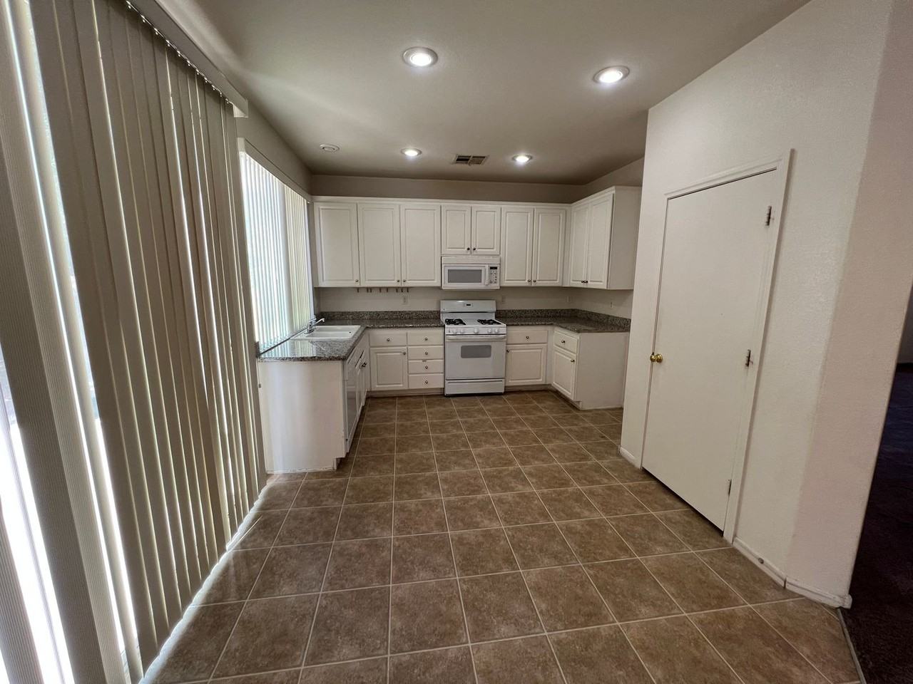 10319 Splendor Ridge Ave - Photo 3 of 19