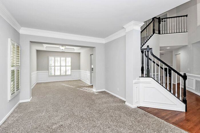 9101 Dartington Ln - Photo 3 of 36