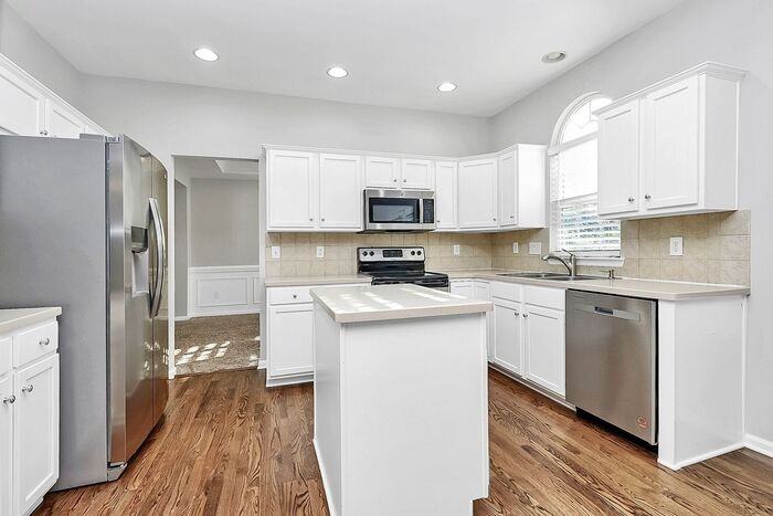 9101 Dartington Ln - Photo 6 of 36