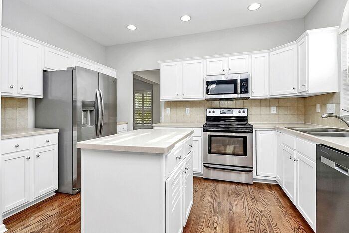 9101 Dartington Ln - Photo 7 of 36