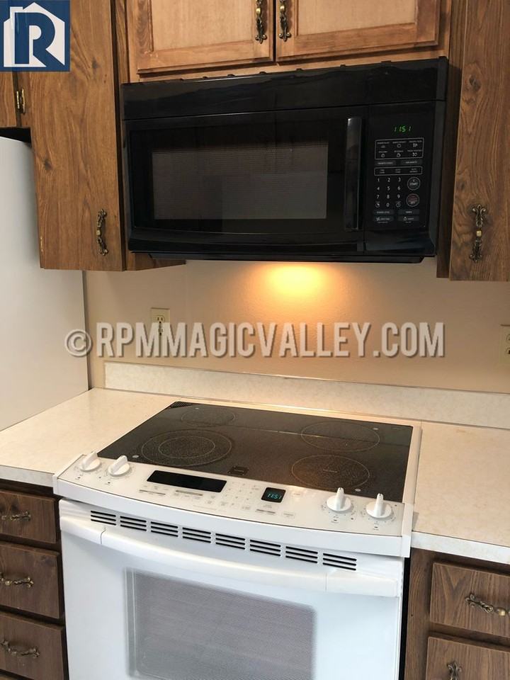 747 Meadows Dr #2 - Photo 6 of 35