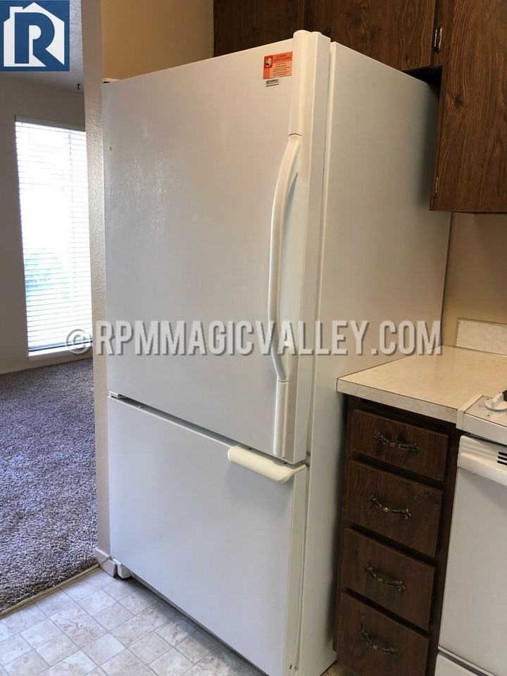 747 Meadows Dr #2 - Photo 7 of 35