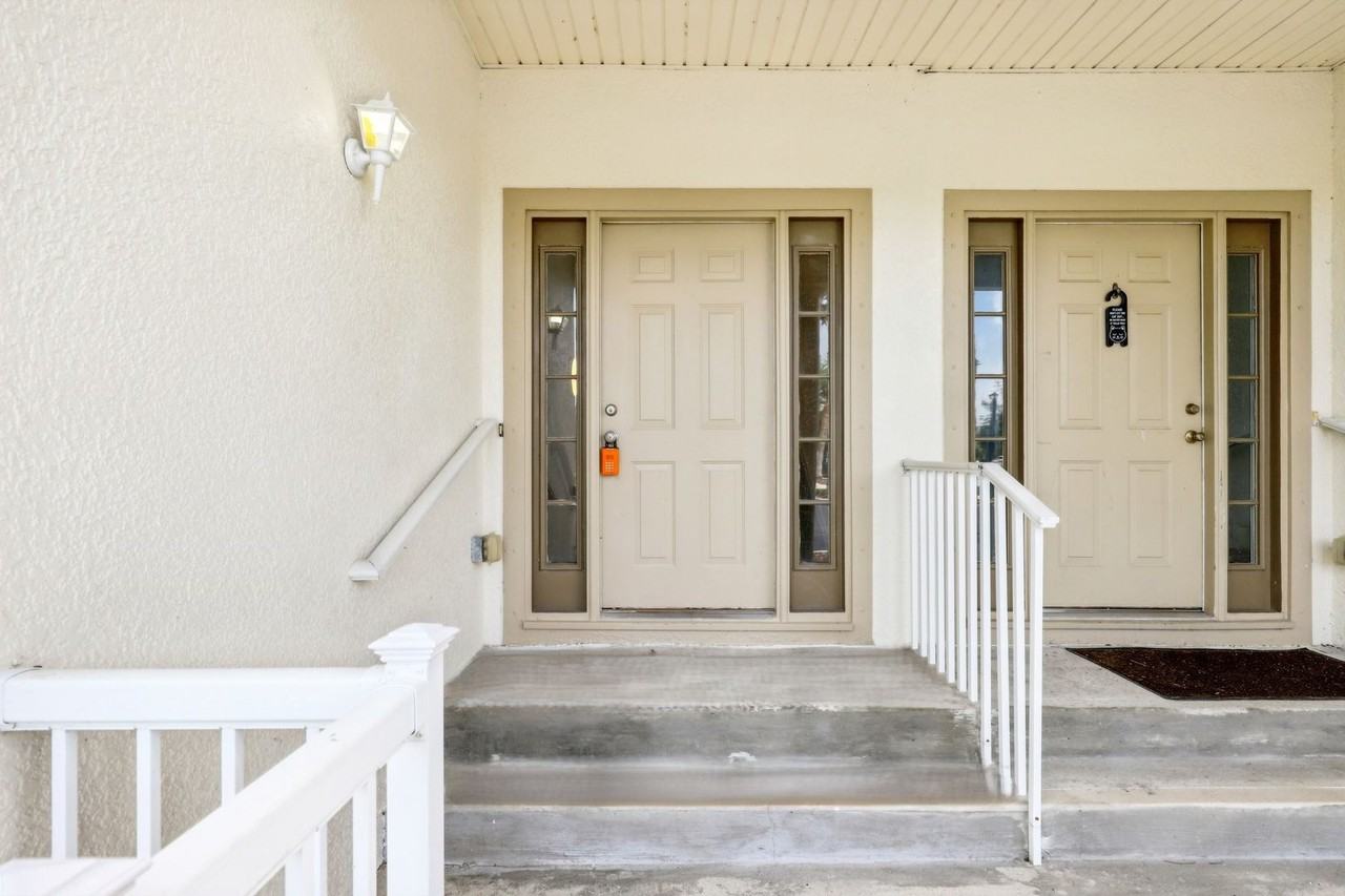 142 Devon Cir - Photo 4 of 29