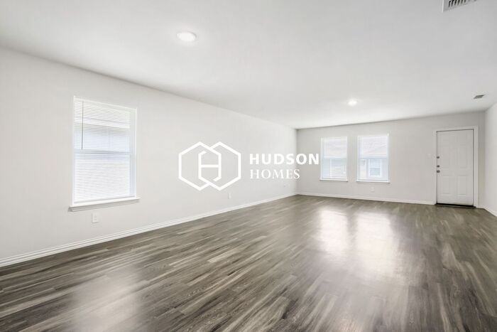 431 Shorty St - Photo 3 of 14