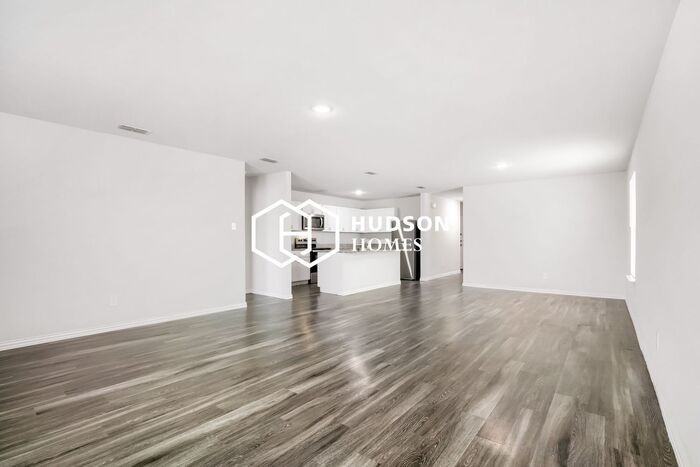 431 Shorty St - Photo 4 of 14