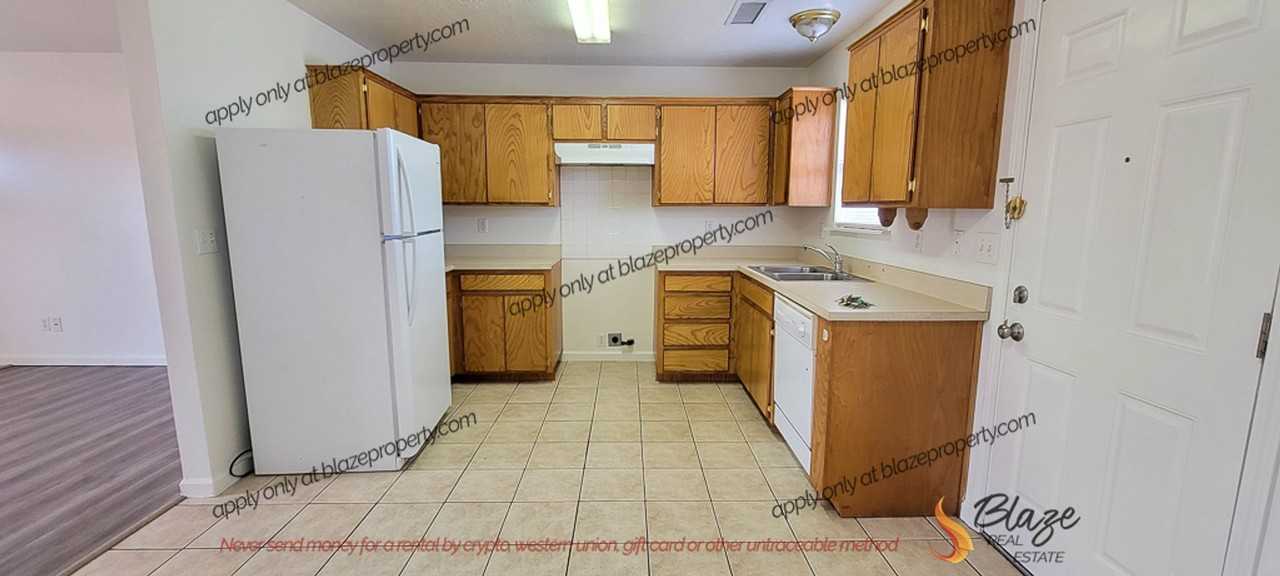 3132 Walnut St - Photo 5 of 15