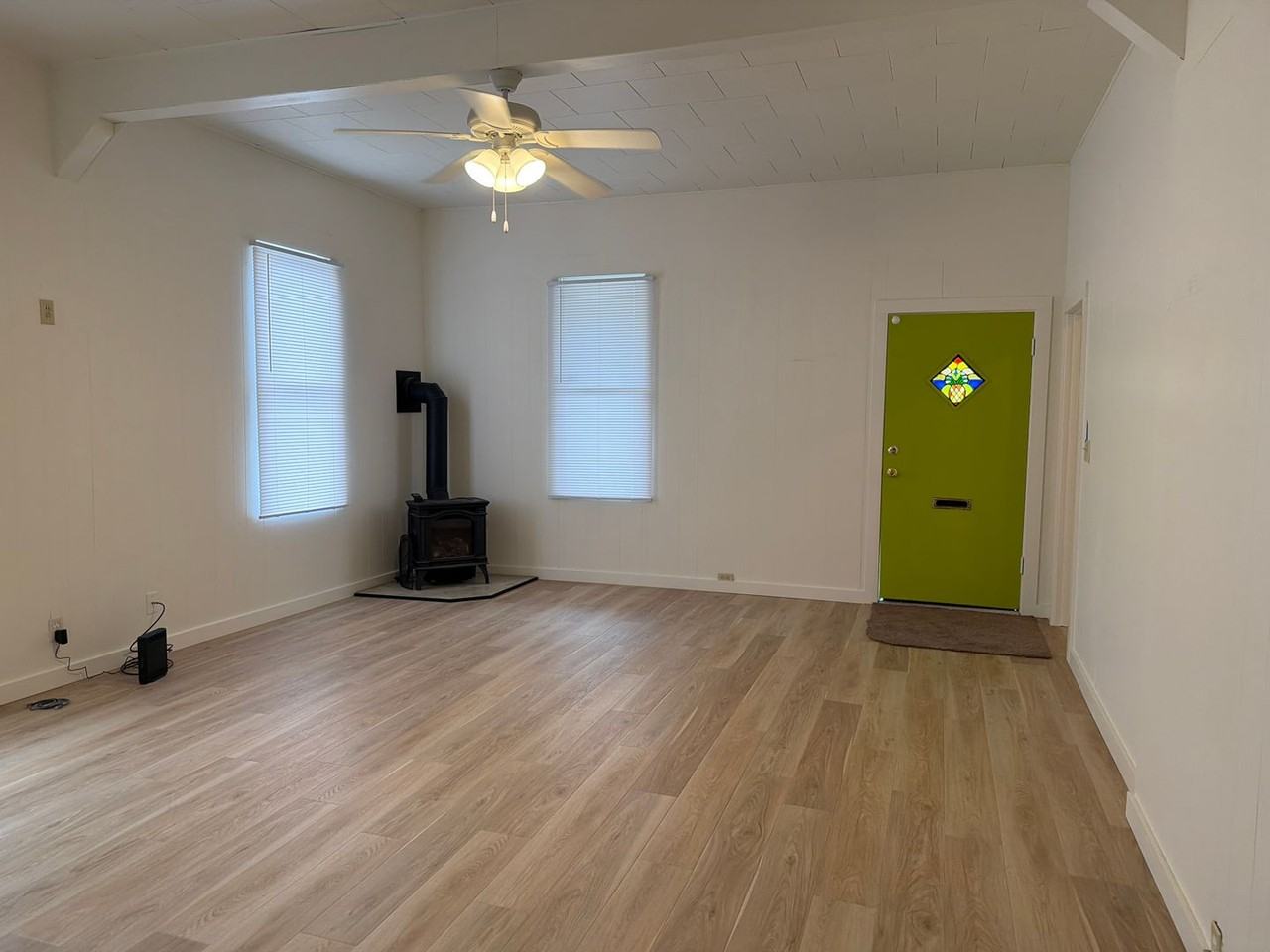 1489 G St - Photo 3 of 18