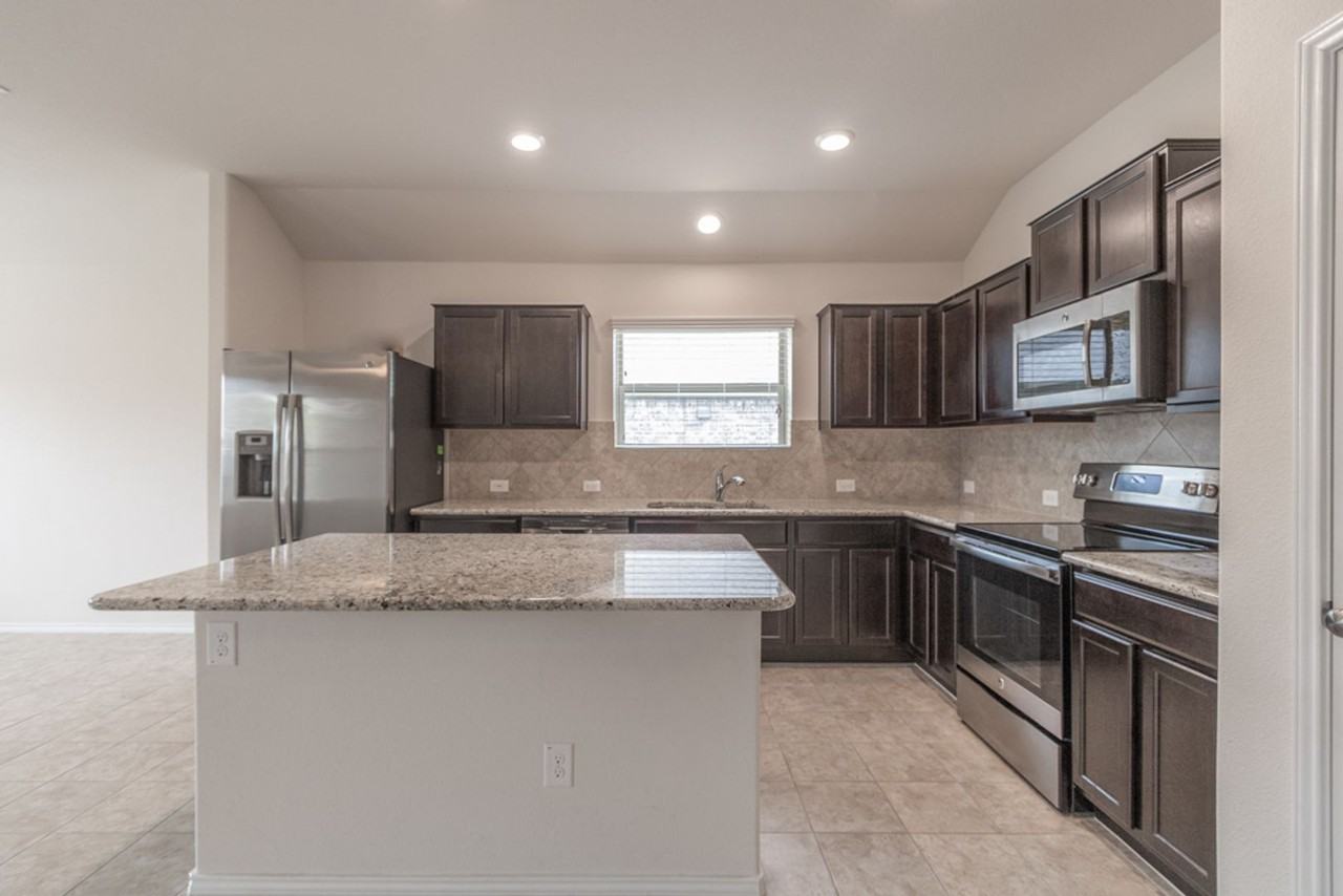 809 Tabernash Dr - Photo 4 of 36