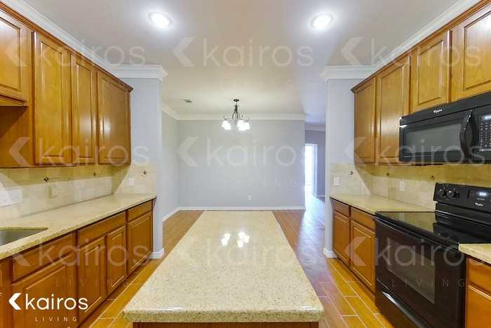 7104 Mosley St - Photo 6 of 21