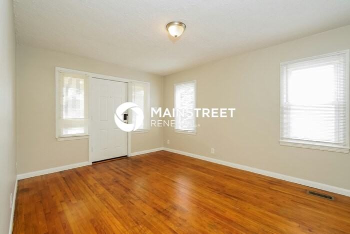 4568 Young Ave - Photo 3 of 16